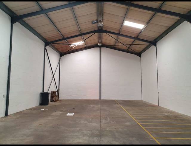 277M² FACTORY RENTED IN SAXENBURG PARK 1